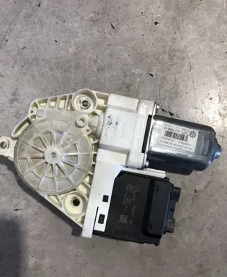 Volkswagen PASSAT CC Rear door window regulator motor 3C8959703C 3C0959795B