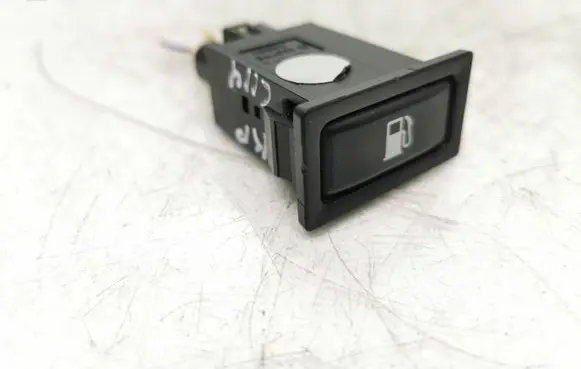 Toyota Avensis T250 Fuel tank opening switch 156795