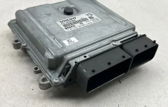 Volvo V70 Engine control unit/module P31303388 1039S33755 0281015286