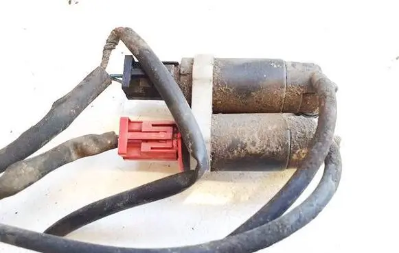 Toyota Avensis T220 Windscreen/windshield washer pump