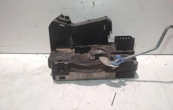 Opel Vivaro Front door lock 8200282323