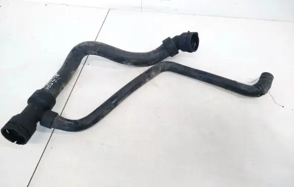 Volkswagen PASSAT B5 Engine coolant pipe/hose