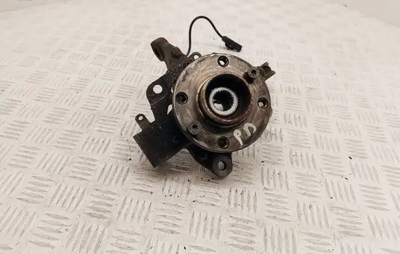 Renault Clio IV Front wheel hub 