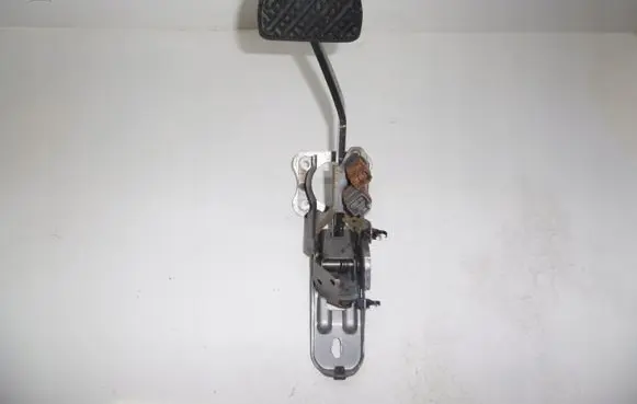 Infiniti QX70 S51 Brake pedal