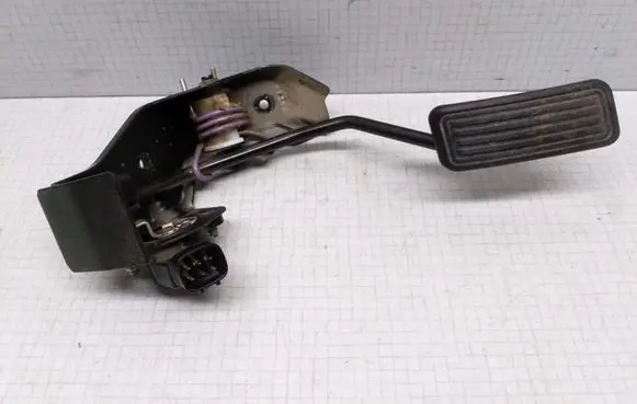 Toyota Corolla E120 E130 Accelerator throttle pedal 8928152021