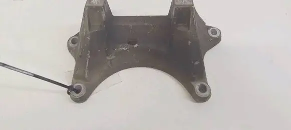 Mercedes-Benz CLS C219 Engine mounting bracket A2112420340