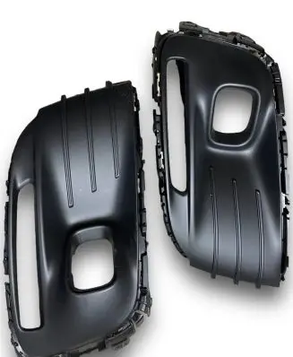 Engine bonnet/hood lock trim molding