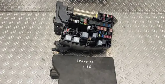 Toyota Verso Fuse box set 821110FS40