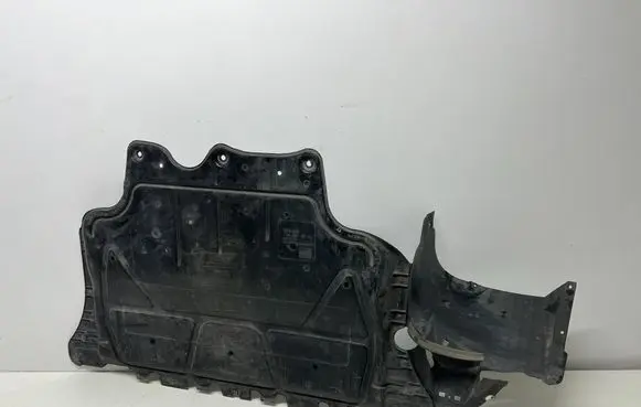 Volkswagen Golf VII Engine splash shield/under tray 5Q0825236