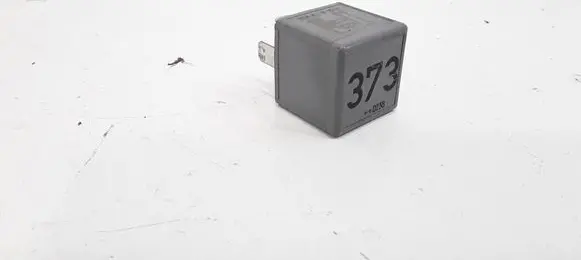 Volkswagen PASSAT B5.5 Other relay 8D0951253A