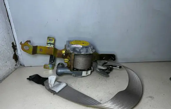 Subaru Legacy Front seatbelt 7K7330P 7K7330 E40432127