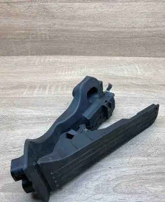Volkswagen PASSAT B6 Accelerator throttle pedal 1K1723503L 6PV00860001 Used