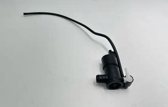 Peugeot 2008 II Windscreen/windshield washer pump 9825894180