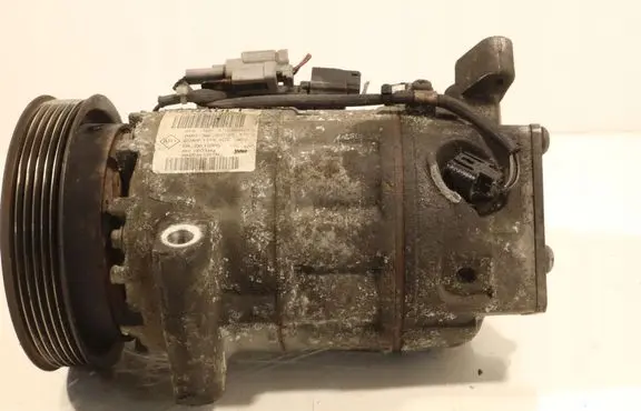 Renault Clio IV Air conditioning (A/C) compressor (pump) 926002352R