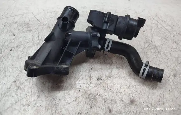 Nissan X-Trail T32 Thermostat/thermostat housing 110600686R