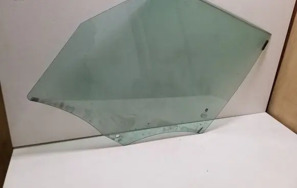 Fiat 500L Front door window glass four-door 