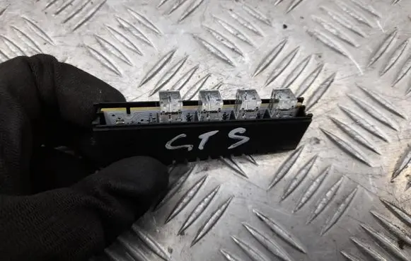 Cadillac CTS Gear shift selector indicator 23428280