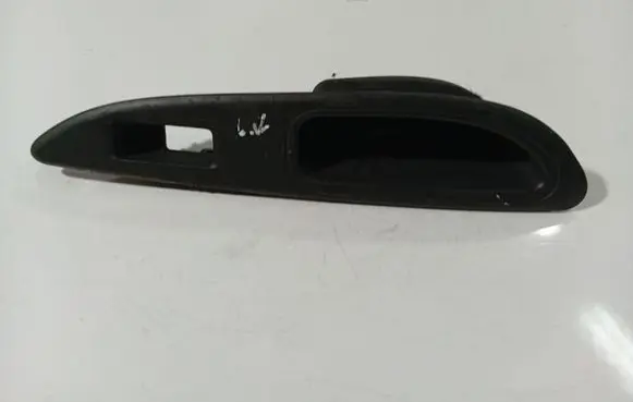 Nissan Primera Front door window switch trim 82961AV760
