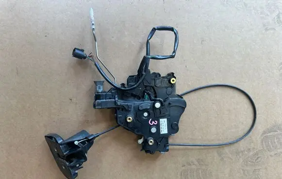 Volkswagen Transporter - Caravelle T5 Sliding door lock 7H0843654DJ