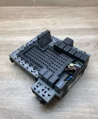 Volvo S70 V70 V70 XC Fuse module 9452773 9452772 9441161