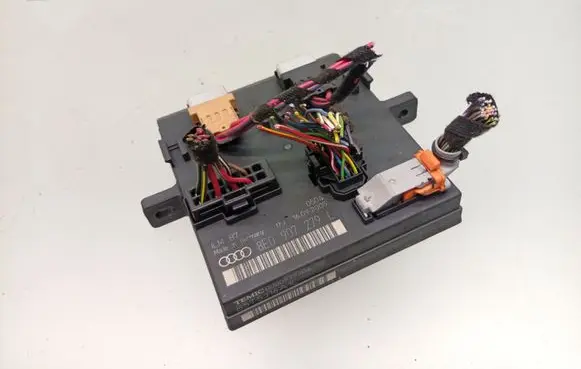 Audi A4 S4 B7 8E 8H Comfort/convenience module 8E0907279L
