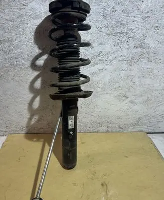 Volkswagen PASSAT B6 Front shock absorber/damper