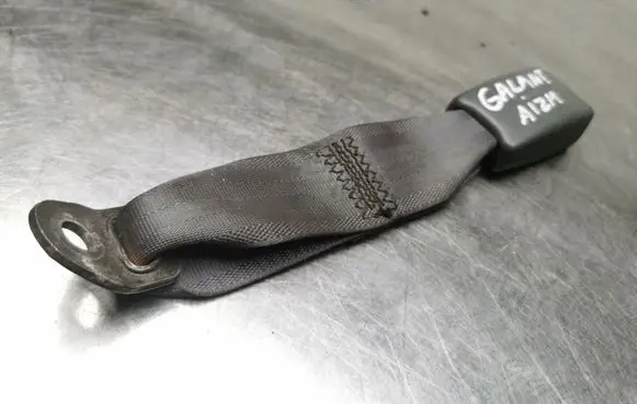 Mitsubishi Galant Rear seatbelt buckle