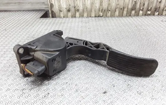 Mercedes-Benz Sprinter W906 Accelerator throttle pedal A9063000404 A280755023