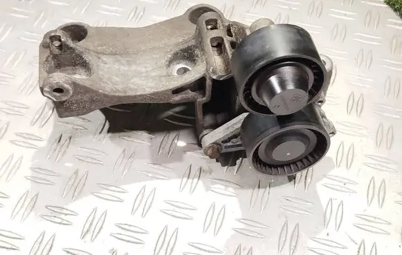 Opel Vivaro Generator/alternator bracket 117105124R