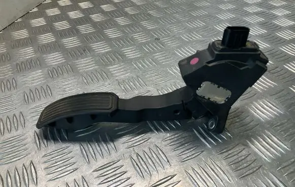 Toyota Avensis T270 Accelerator throttle pedal 7811002020 50952243751