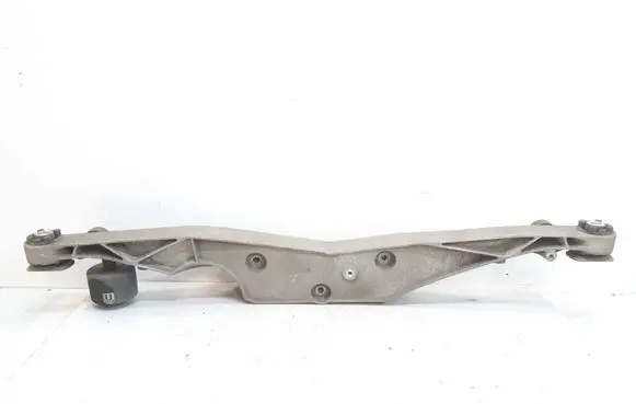 BMW 2 F46 Rear differential/diff mount bracket 6852896 33366852896