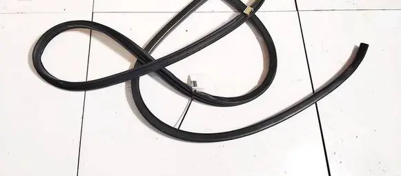 Toyota Corolla Verso AR10 Rubber seal front coupe door 