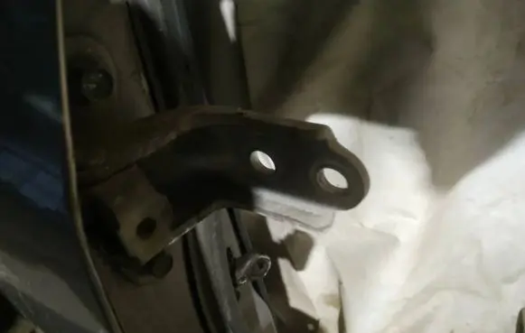 Hyundai Sonata Front door upper hinge