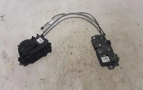 Loading door lock