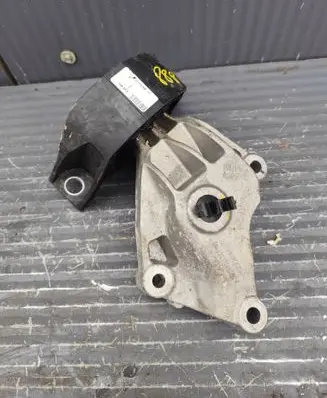 Dacia Sandero III Engine mount bracket 112329452R