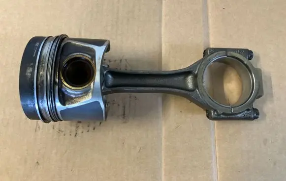 Volkswagen Crafter Piston with connecting rod