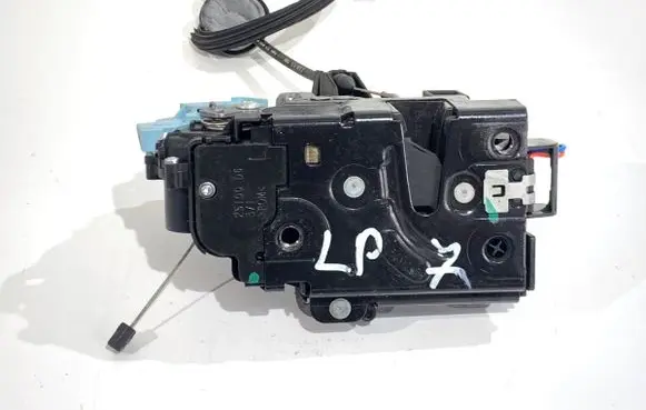 Volkswagen Golf Plus Front door lock 3D1837015AS