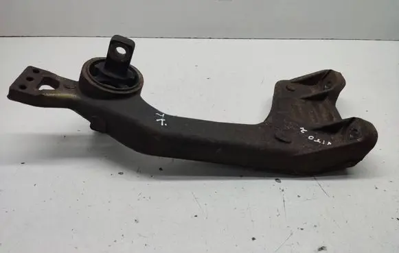 Mercedes-Benz Vito Viano W447 Rear differential/diff mount bracket A4473530095