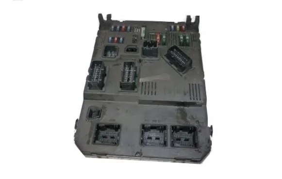 Peugeot 206 Fuse module 9646777280