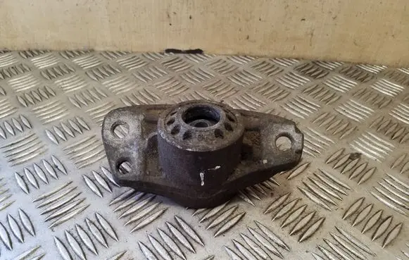 Volkswagen PASSAT CC Front shock absorber mounting bracket 3C0513353C
