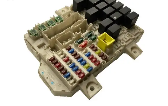 Mitsubishi Colt Fuse module MN108320