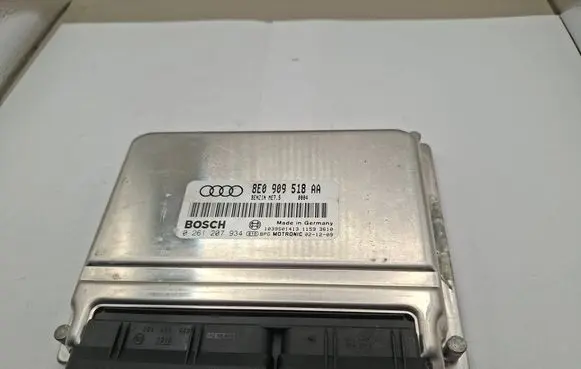 Audi A4 S4 B6 8E 8H Engine control unit/module 8E0909518AA 1039S01413 0261207934
