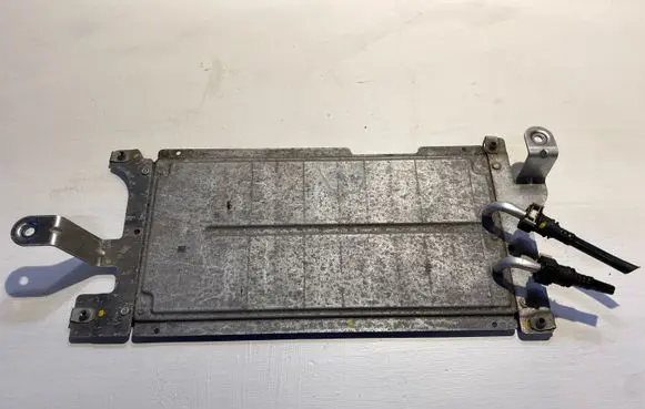 Jaguar XJ X351 Engine oil radiator 6W939N103AB