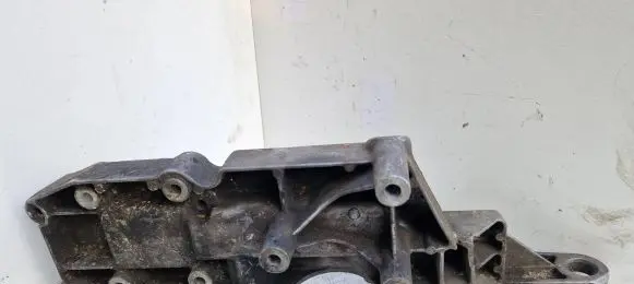 Volvo XC70 Engine mounting bracket 8642196