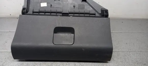 Volkswagen Polo Glove box