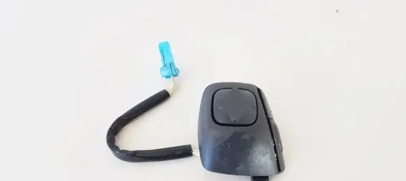 Steering wheel buttons/switches