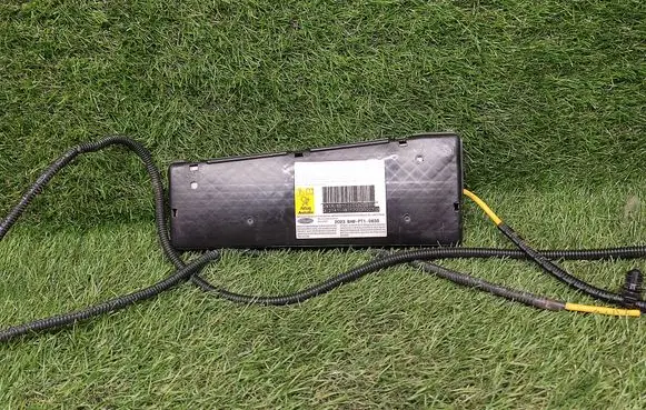 Ford Fusion Seat airbag 2N1AN611D10AC
