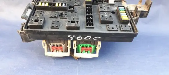 Chrysler 300 - 300C Fuse module P05087166AI