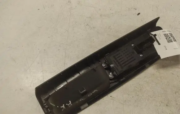 Volvo V50 Electric window control switch 8879473 3865