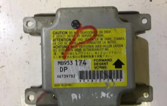Mitsubishi Colt Airbag control unit/module x6t39782 mb953174
